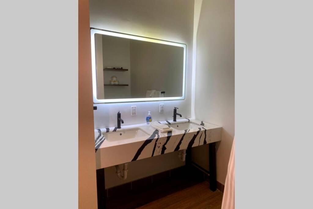 3E-Spacious 2 Bedroom In Oakland, Sleeps 8 Pittsburgh Kültér fotó